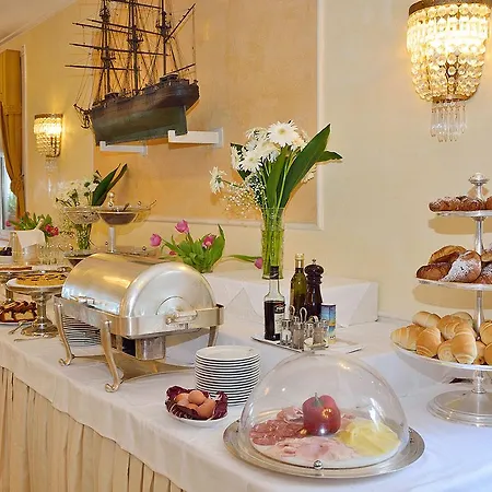 Hellenia Yachting & Hotel Giardini Naxos