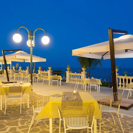Hellenia Yachting & Giardini Naxos