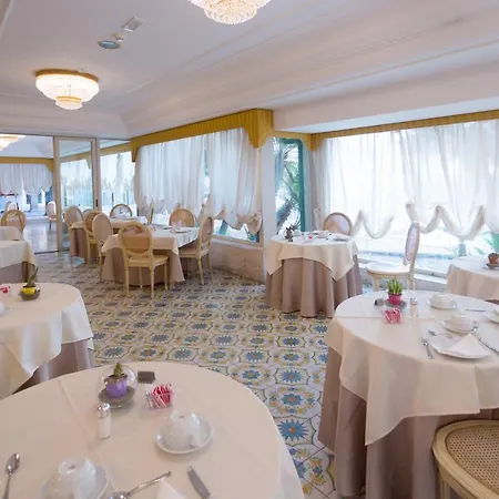 Hellenia Yachting & Hotel