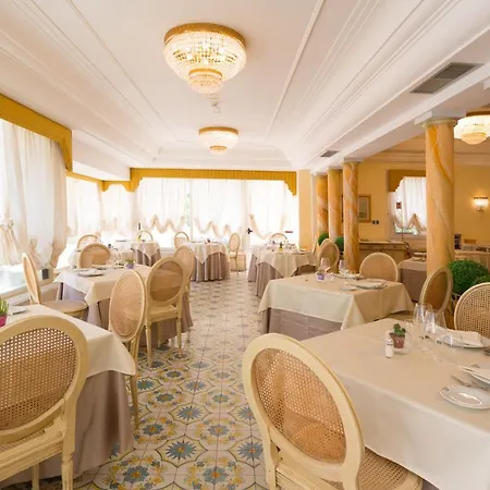Hellenia Yachting & Hotel Giardini Naxos