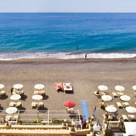Hellenia Yachting & 4* Giardini-Naxos