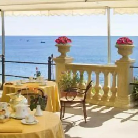 Hellenia Yachting & 4* Giardini-Naxos