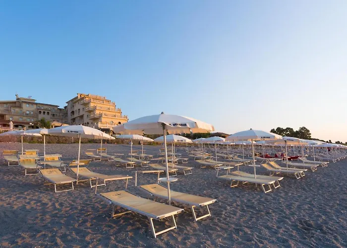 Hellenia Yachting & Giardini Naxos