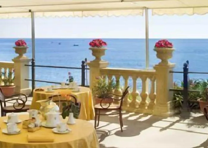 Hellenia Yachting & 4* Giardini Naxos