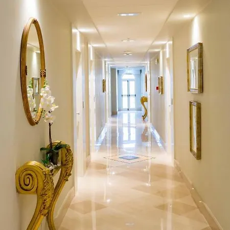Hellenia Yachting & מלון 4*