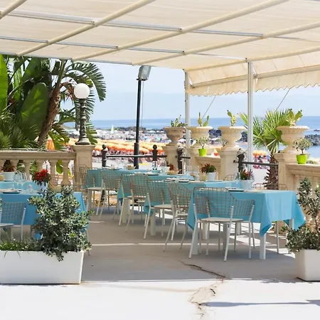 Hellenia Yachting & מלון 4*