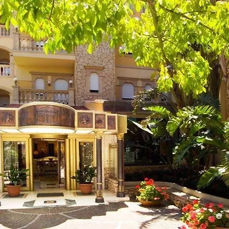 Hellenia Yachting & גיארדיני נאקסוס