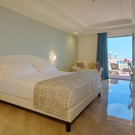 Hellenia Yachting & מלון גיארדיני נאקסוס