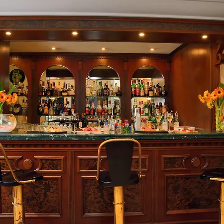 Hellenia Yachting & Отель 4*